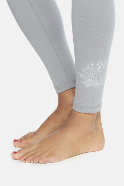 Sustainable Flow Legging in Grey for women crafted from cotton and modal Shambhala Barcelona.